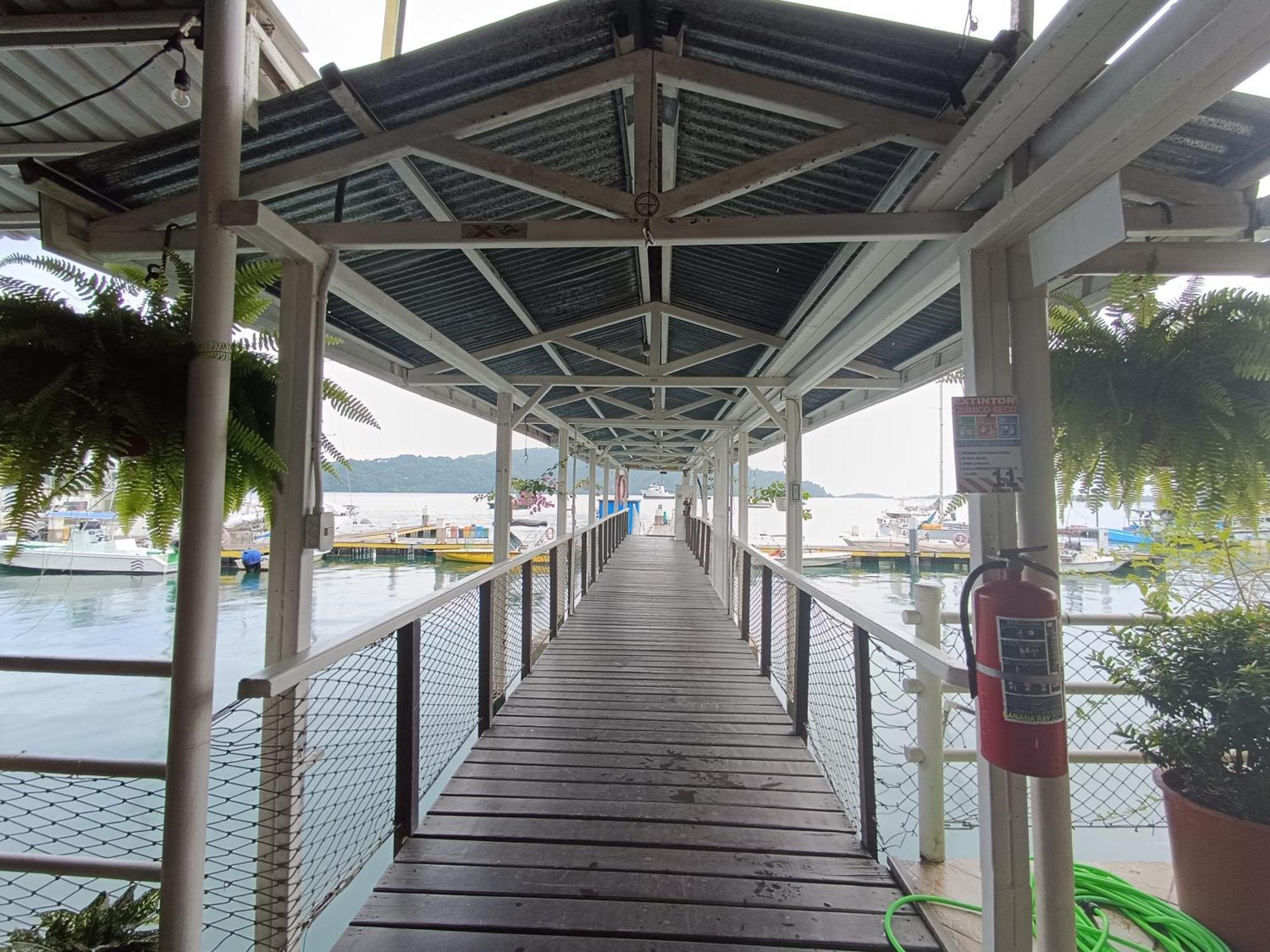 Banana Bay Marina Hotel Golfito Exterior photo
